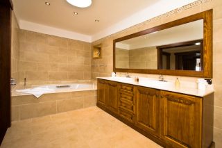 En-suite Bathroom 1